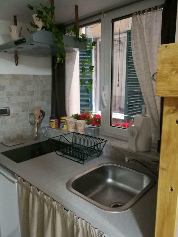 Tre Finestre Sul Caruggio *